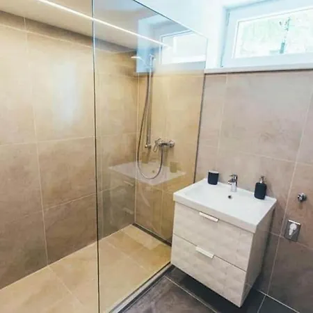 2br Awarded For Renovation & Design Appartement