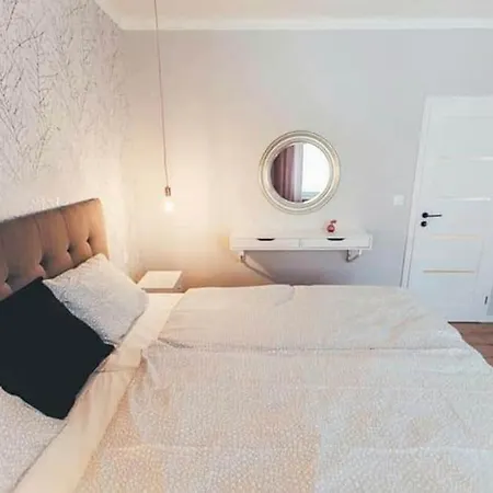 2br Awarded For Renovation & Design Apartman Pozsony