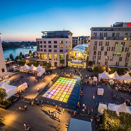 2br Awarded For Renovation & Design Appartement